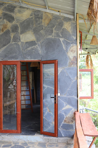 Exterior 14