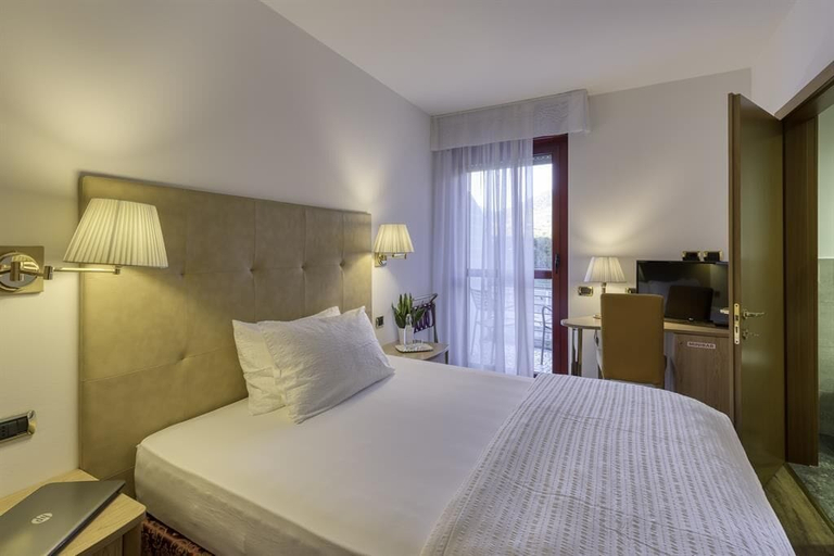 Bedroom 2, Hotel Sporting Trento, Trento