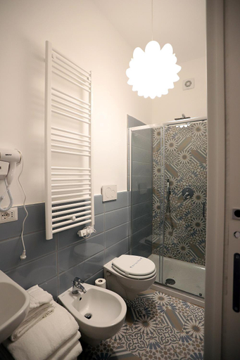 Bathroom 2, Bianco Latte, Napoli