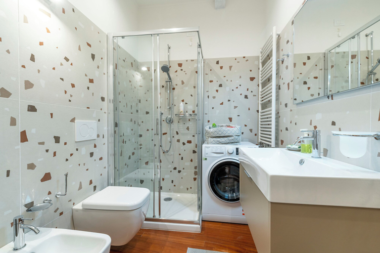 Bathroom 3, Ca' della Commedia by Wonderful Italy, Venezia