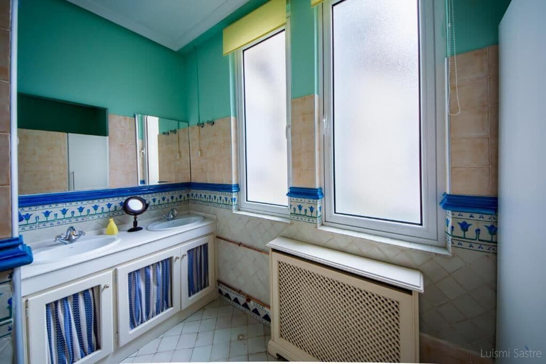 Bathroom 5, Hostel Covent Garden by gaiarooms, León