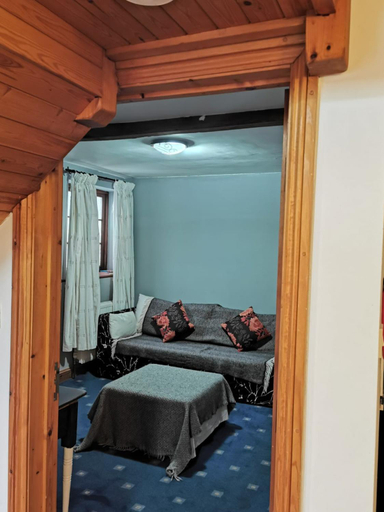 Bedroom 4, The Compasses Inn, Hampshire