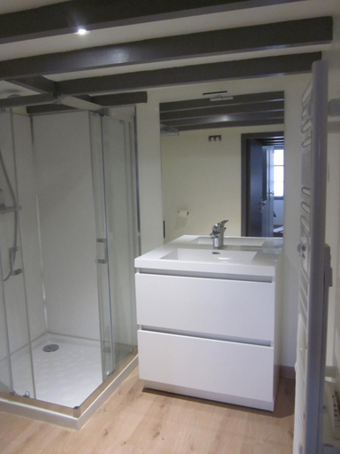 Bathroom, Appart face au mail, Haute-Vienne