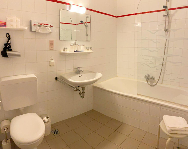 Bathroom 2, Altstadthotel Augsburg, Augsburg