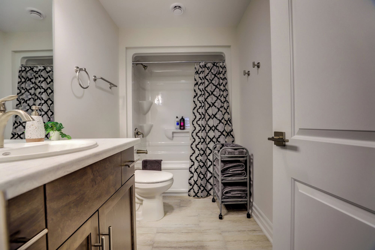 Bathroom 3, GLOBALSTAY 4Bd Basement Port Elgin Beach, Bruce