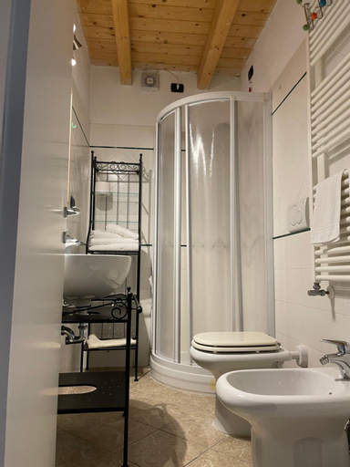 Bathroom 4