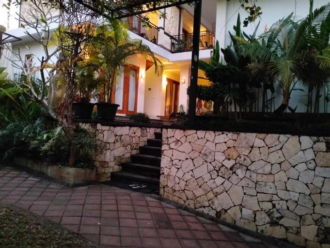 Exterior 6