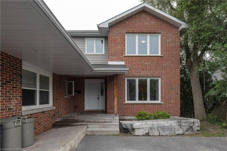Others 4, Kingston Comfort Suites - Unit 2, Frontenac