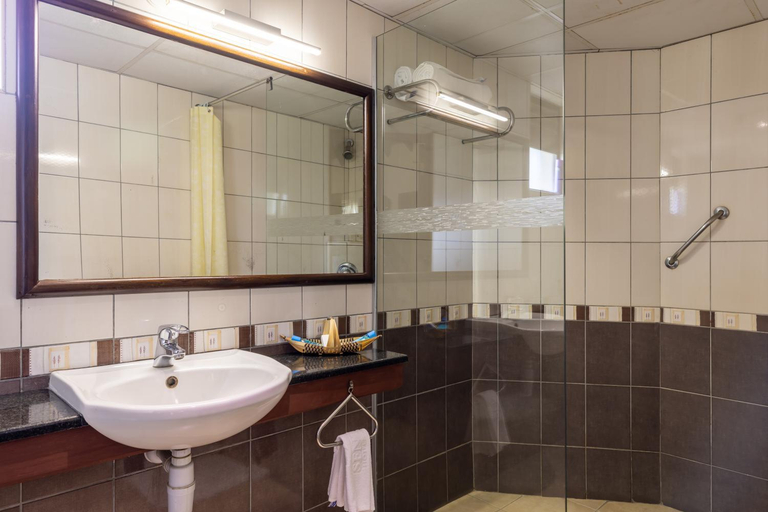 Bathroom 5, Sentrim Elementaita Lodge, Gilgil