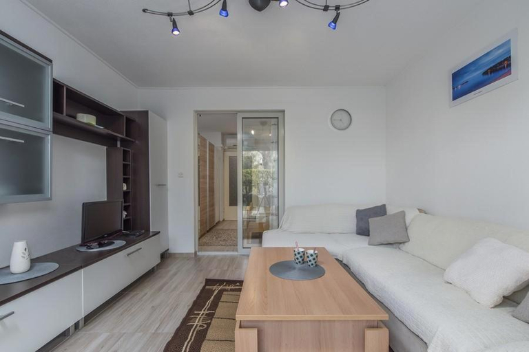 Others 5, Apartment Lana, Novigrad