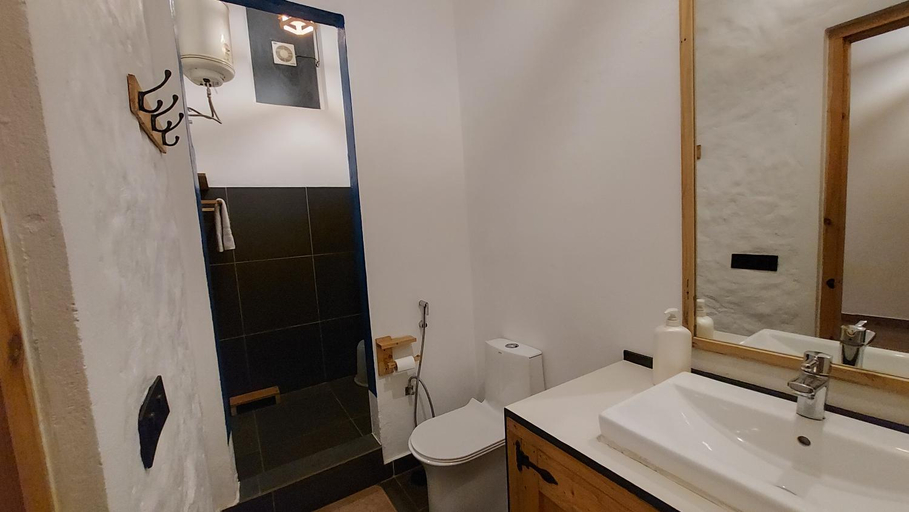 Bathroom 10