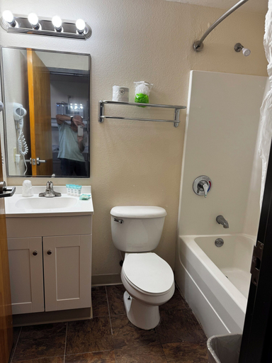 Bathroom 3, BEST STUDIO INN, Miami-Dade