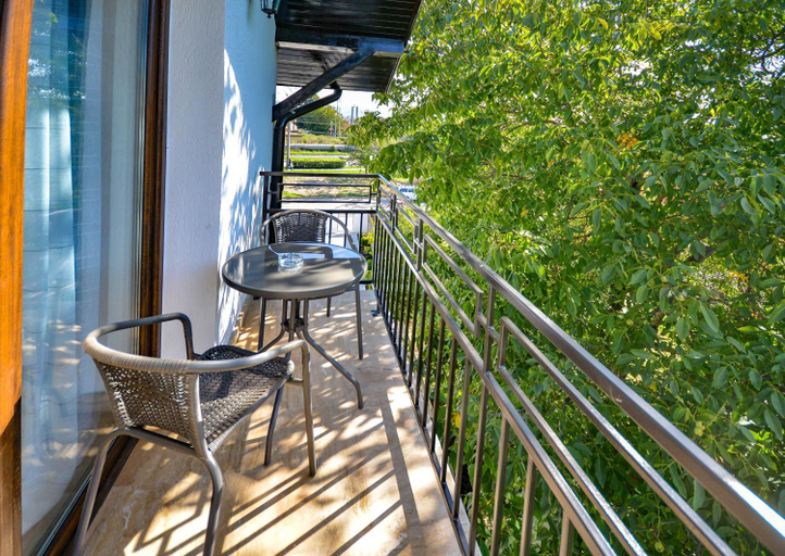 Others 4, Casa Mora, Deva