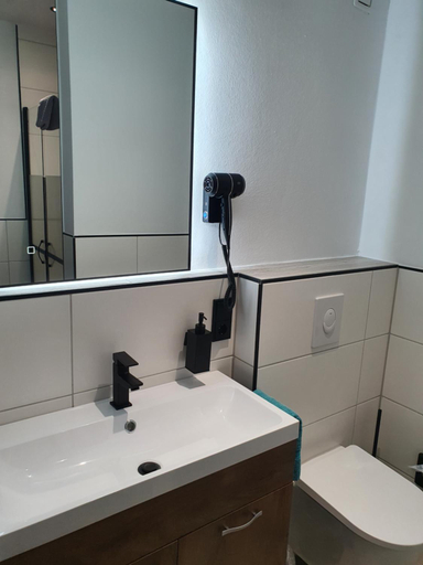 Bathroom 5, Meerzeit Strandhotel, Wittmund