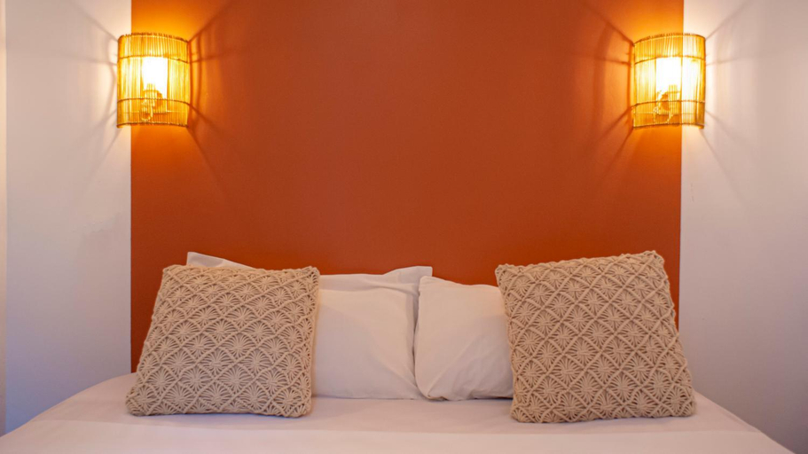 Bedroom 2, Logis Hotel & Restaurant du Parc, Bouches-du-Rhône