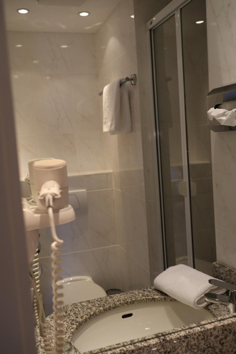 Bathroom 4