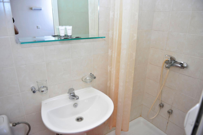 Bathroom 2, Hotel Vergina, East Macedonia and Thrace