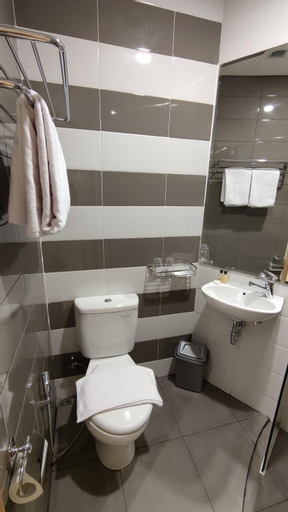 Bathroom 17
