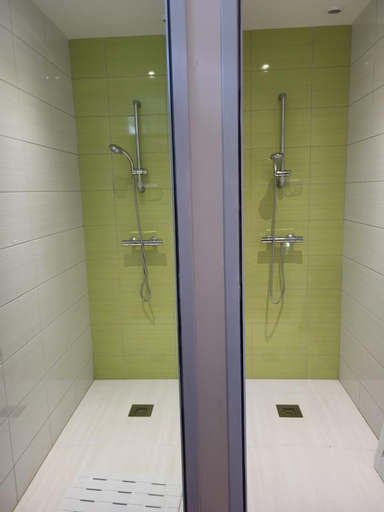 Bathroom 7