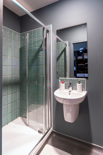Bathroom 2, Copley Court