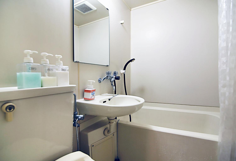 Bathroom 13
