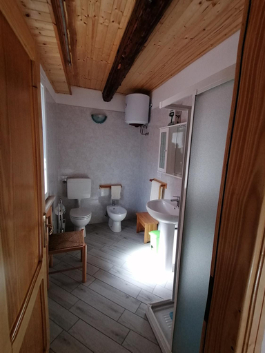 Bathroom, Al Souvenir, Ferrara
