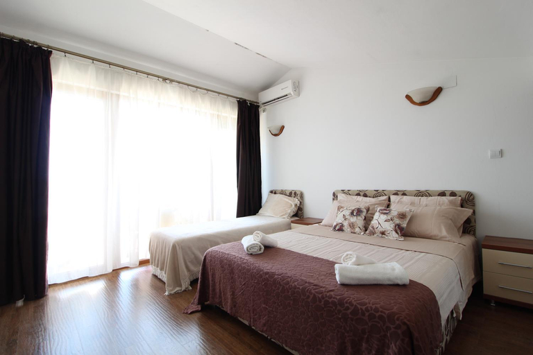 Others 2, Apartment Dasic