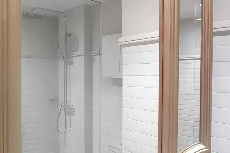 Bathroom 13