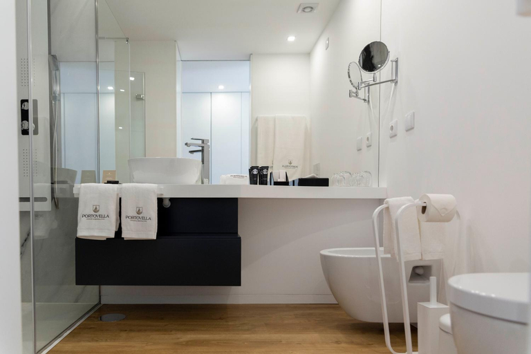 Bathroom 2, Portovella Lodges & Bungalows, Baião