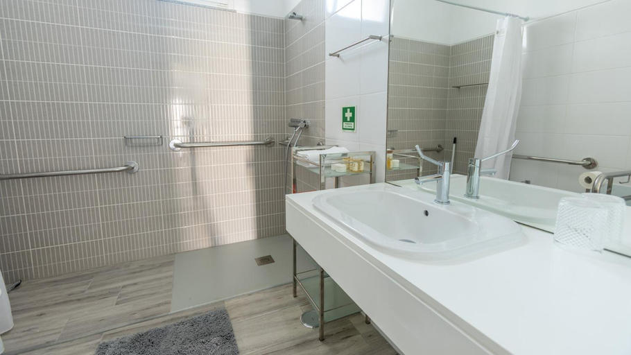Bathroom 3, Pateo Lima by Portus Alacer, Évora