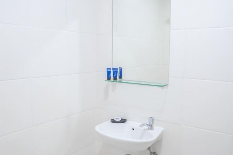 Bathroom 12