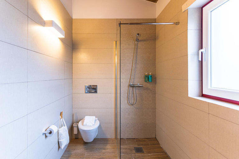 Bathroom 3, Moinho da Lapa, Sernancelhe