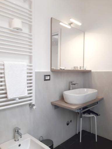 Bathroom 4