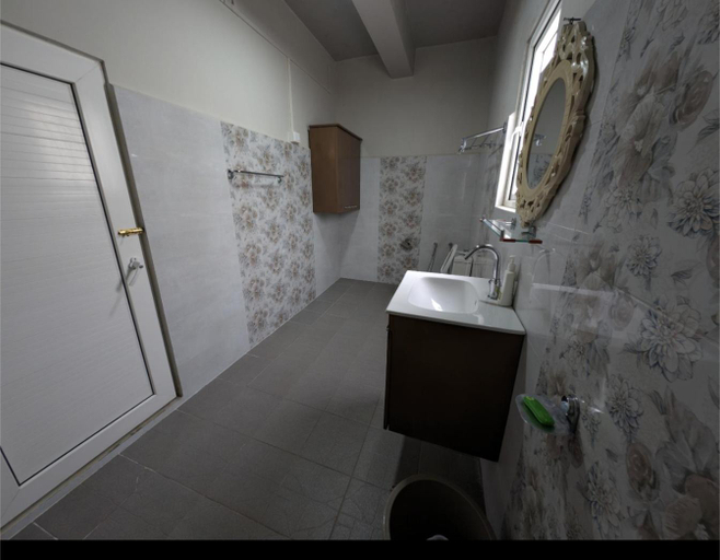 Bathroom 3, RT Mutbu, Aizawl
