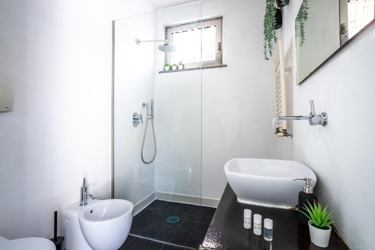 Bathroom 12