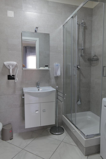 Others 5, Albergo 3 Torri, Caserta