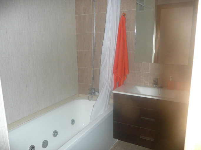 Bathroom 4, Holiday Apartments Malvarrosa Beach, Valencia