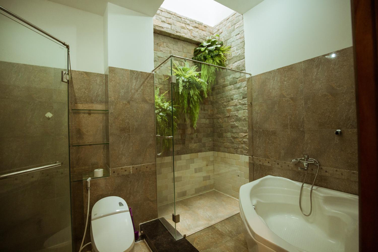 Bathroom 3, Tuyet Suong Villa Hotel, Quảng Ngãi