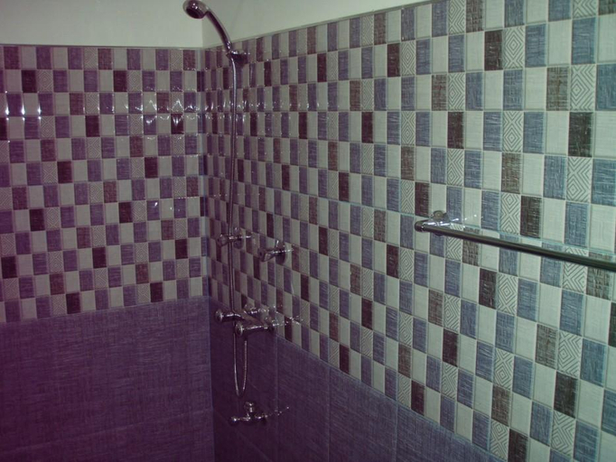Bathroom 3, Patrick Holiday Resort, Negombo