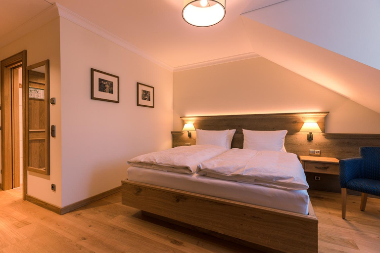 Bedroom 4, Hotel & Gaststatte zum Erdinger Weißbrau, München
