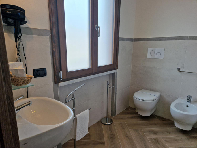 Bathroom 5, Le Rustiche Foresteria, Brescia