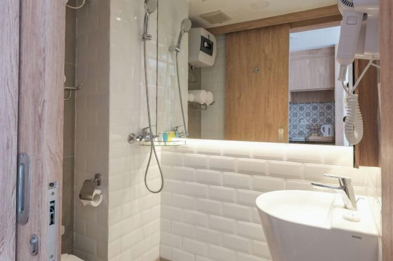 Bathroom 13