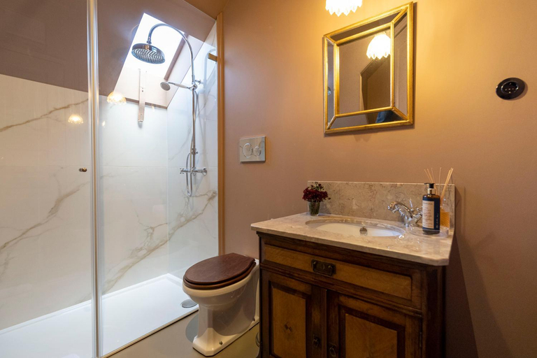 Bathroom 3, The Grove Houses, Braga