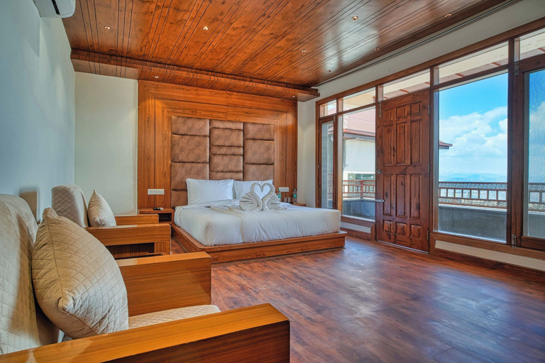 Bedroom 3, Alpine Holiday Inn, Kufri, Shimla, Shimla