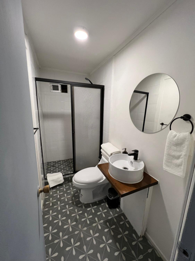 Bathroom 3, Hotel Florencia, Valparaíso