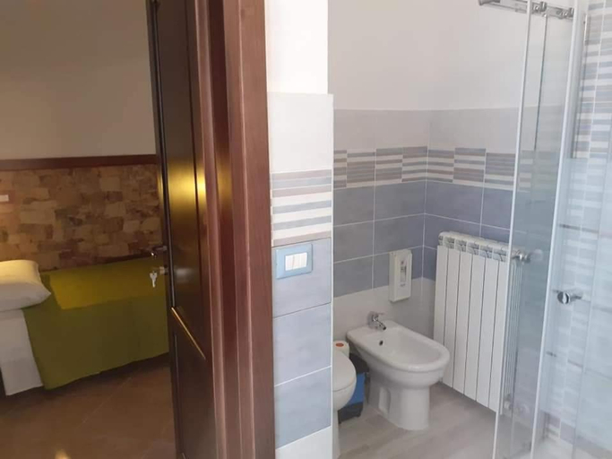 Bathroom 3, B&B Mamuthones, Sassari