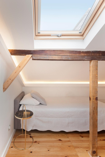 Others 4, Tiny Cosy Room- Alcantara, Lisbon
