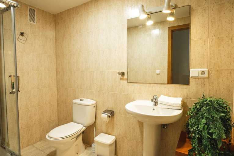 Bathroom 3, Apartamentos Magic Atrium Plaza., Alicante