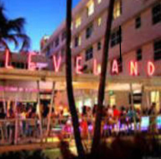 2Bedroom 2Bath Loft Exclusive Rooftop&Jacuzzi,1block from beach, Miami-Dade