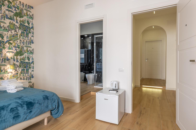Bathroom 2, Relais San Demetrio - Modern & Central rooms by Leading Hotel, Salerno